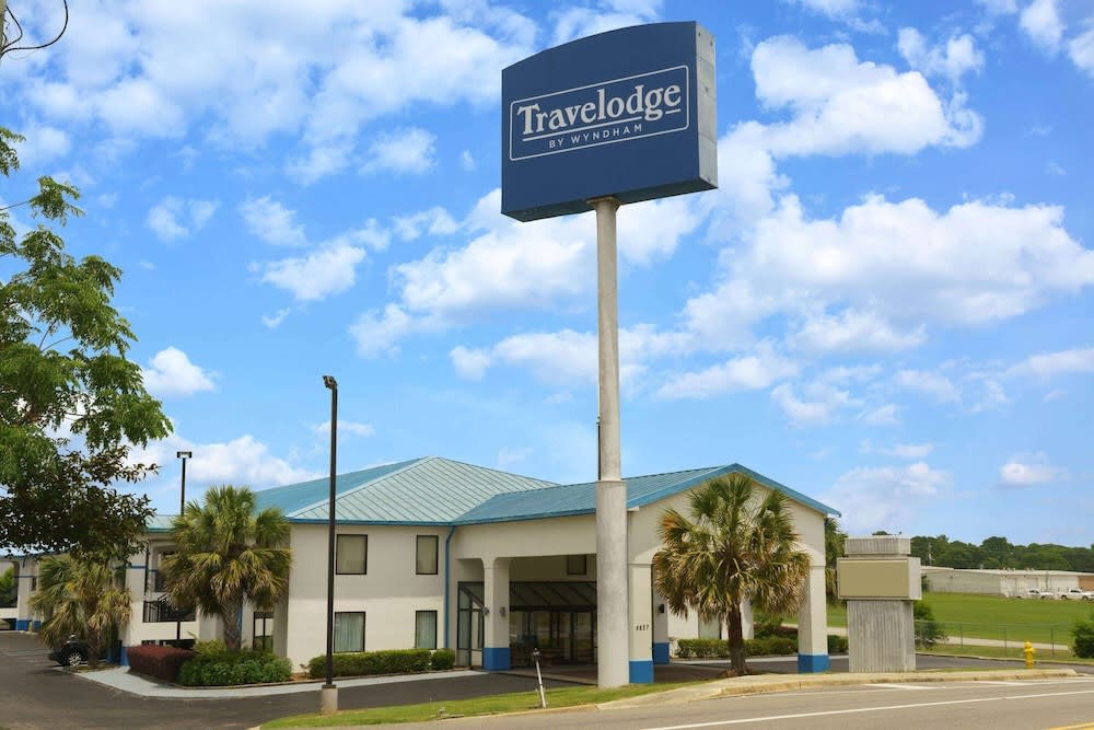 Travelodge by Wyndham Montgomery East 1