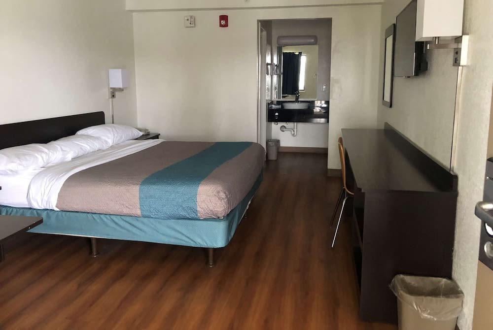 Days Inn by Wyndham Indianapolis South 2