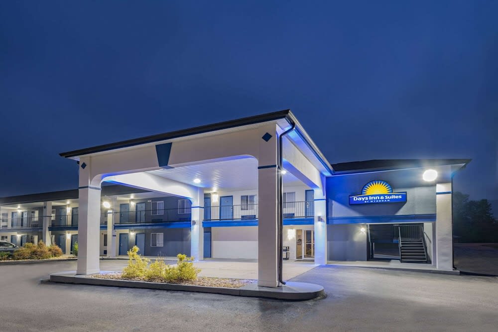 Days Inn by Wyndham Hamilton 1
