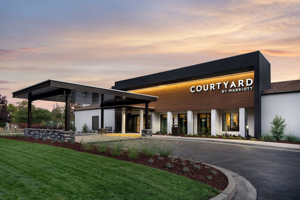 Courtyard San Jose Cupertino 1