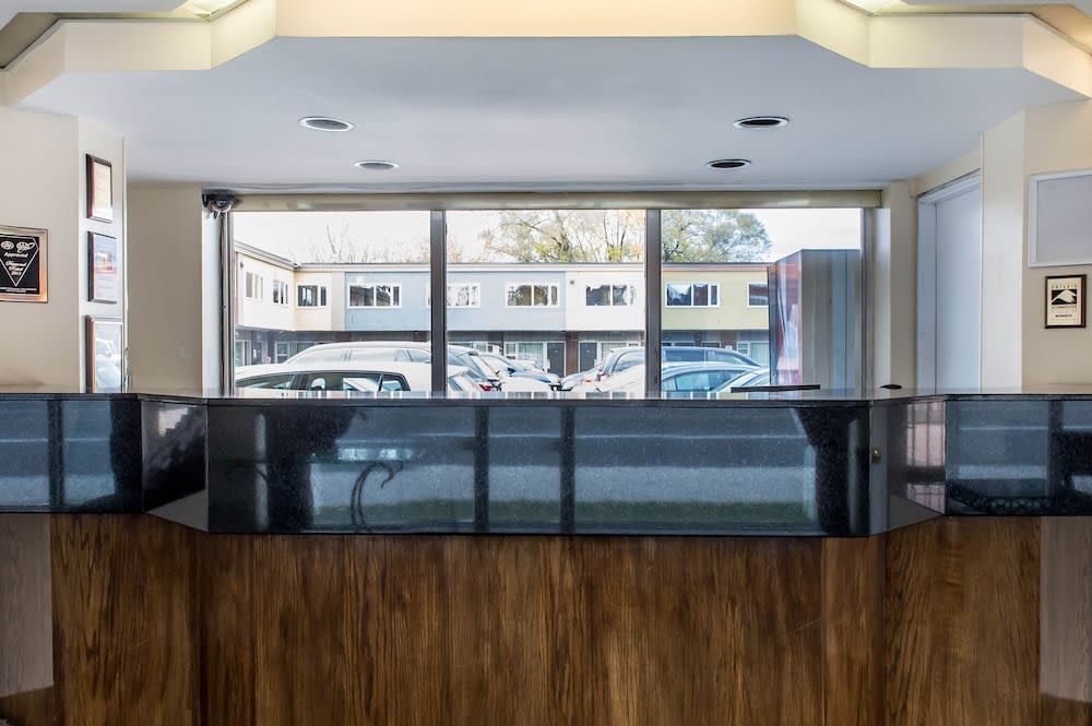 Econo Lodge Downtown Ottawa 4