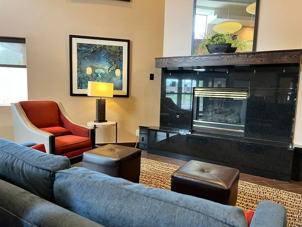 Comfort Suites Louisville East 2