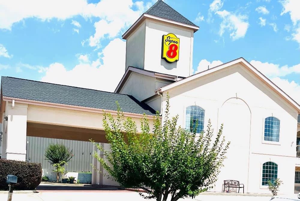 Super 8 by Wyndham Montgomery/ Lake Conroe 1