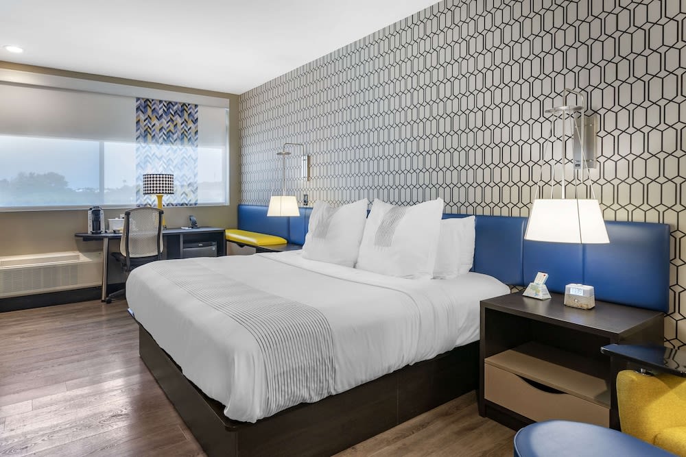 GLō Best Western Savannah-Gateway I-95 5