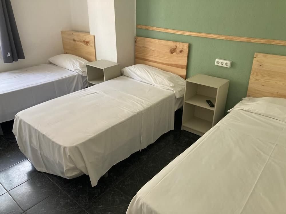 Malvarrosa Beach Rooms 4