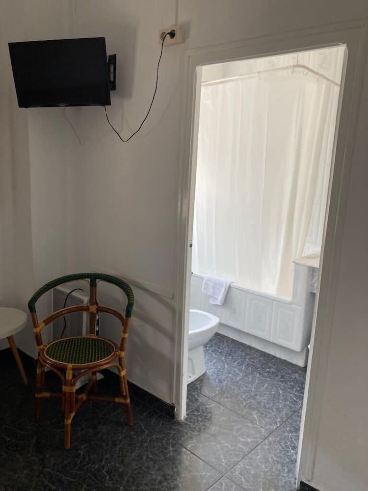 Malvarrosa Beach Rooms 5