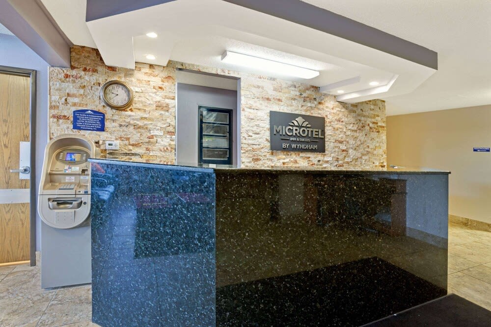 Microtel Inn & Suites by Wyndham Detroit Roseville 2