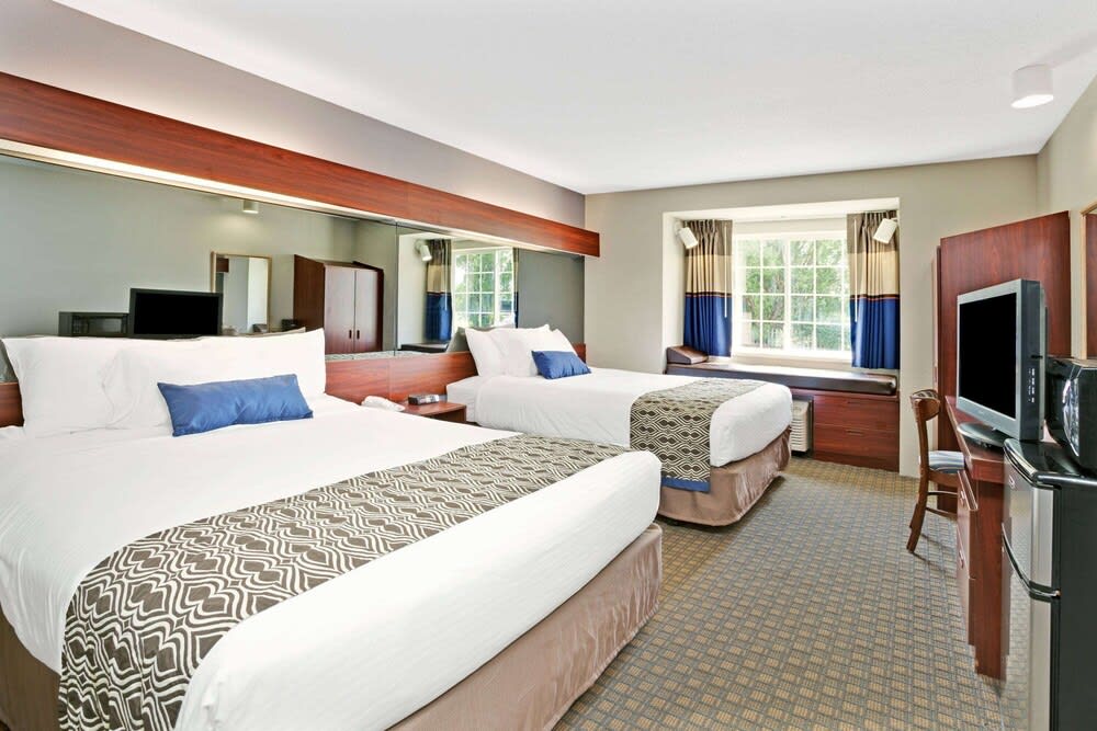 Microtel Inn & Suites by Wyndham Detroit Roseville 5