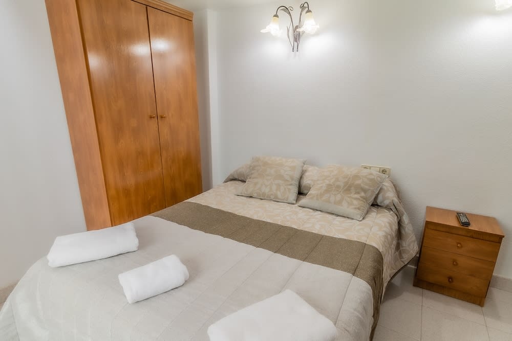 Hostal - Restaurante La Buena Villa by Vivere Stays 1