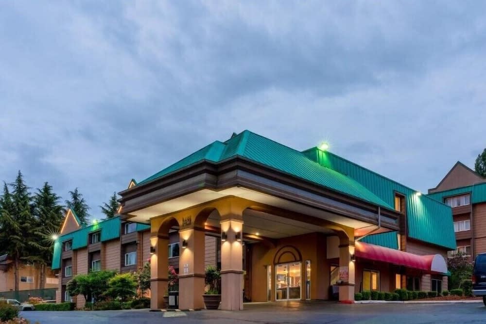 Sutton Suites Hotel 1