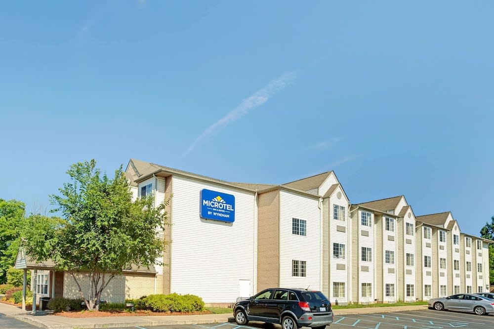 Microtel Inn & Suites by Wyndham Detroit Roseville 1
