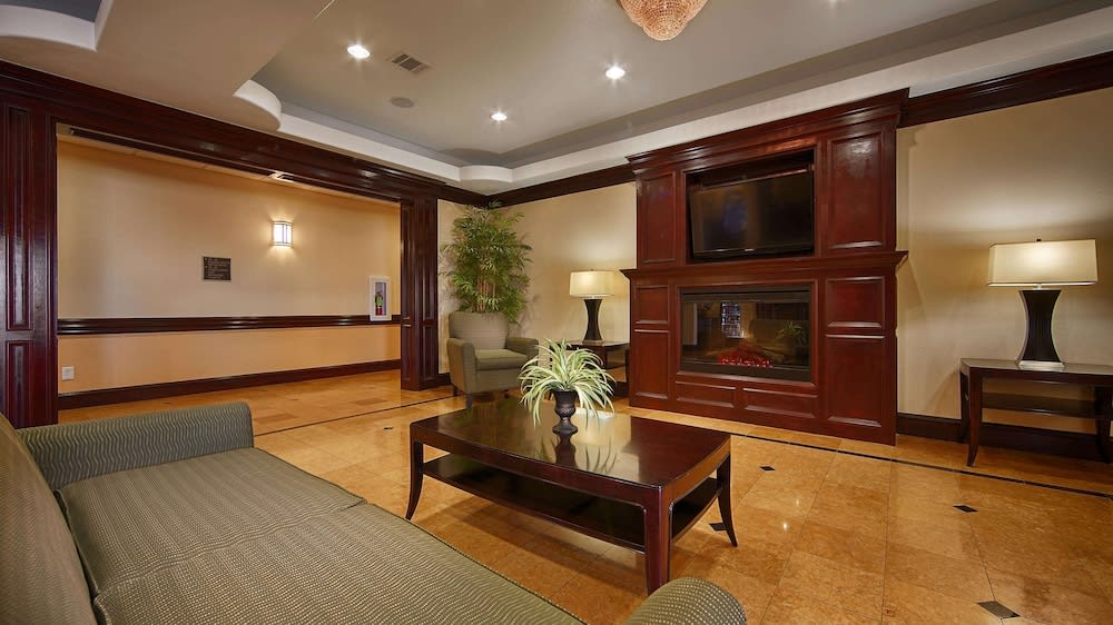 Best Western Plus Manvel Inn & Suites 2