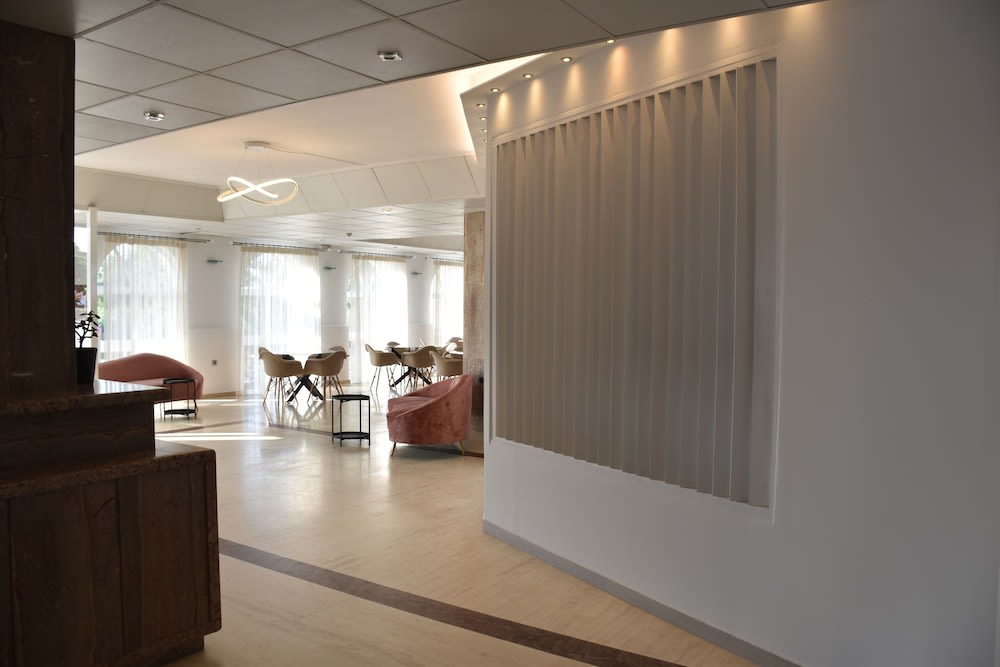 California Beach Hotel - Adults Only 2