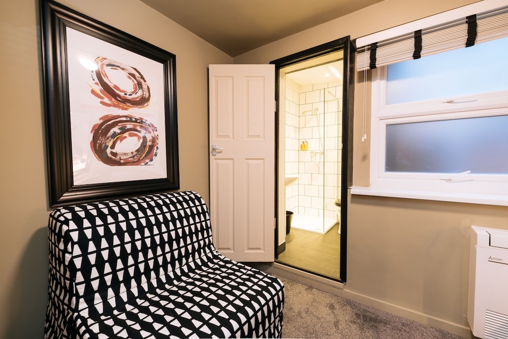 The Warwick By Nestor 5