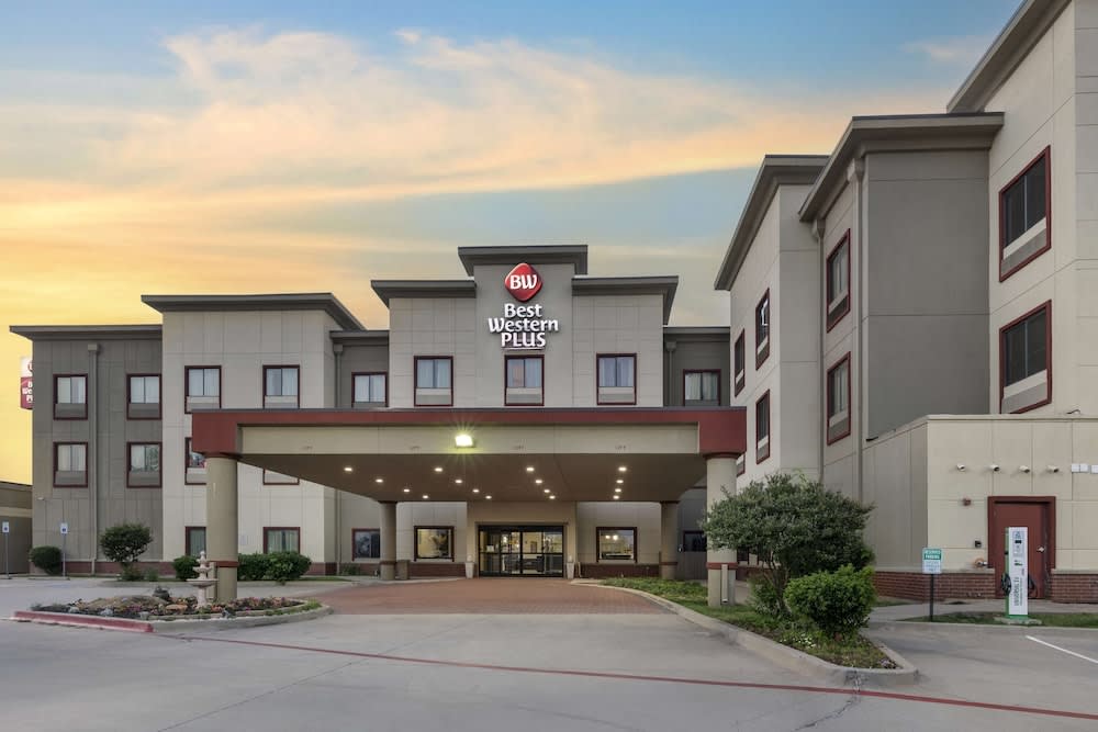 Best Western Plus Texoma Hotel & Suites 1