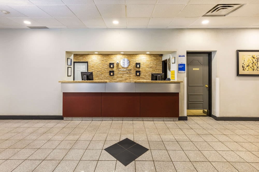 Comfort Inn & Suites 2