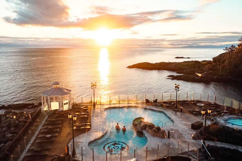 Oak Bay Beach Hotel 1