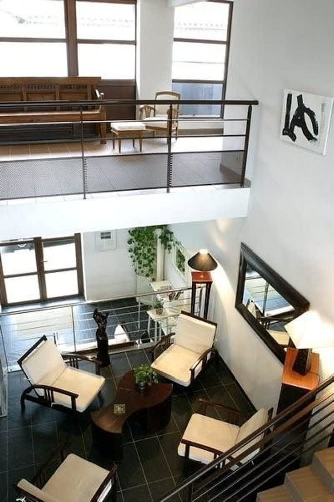 Adonis Carcassonne 2