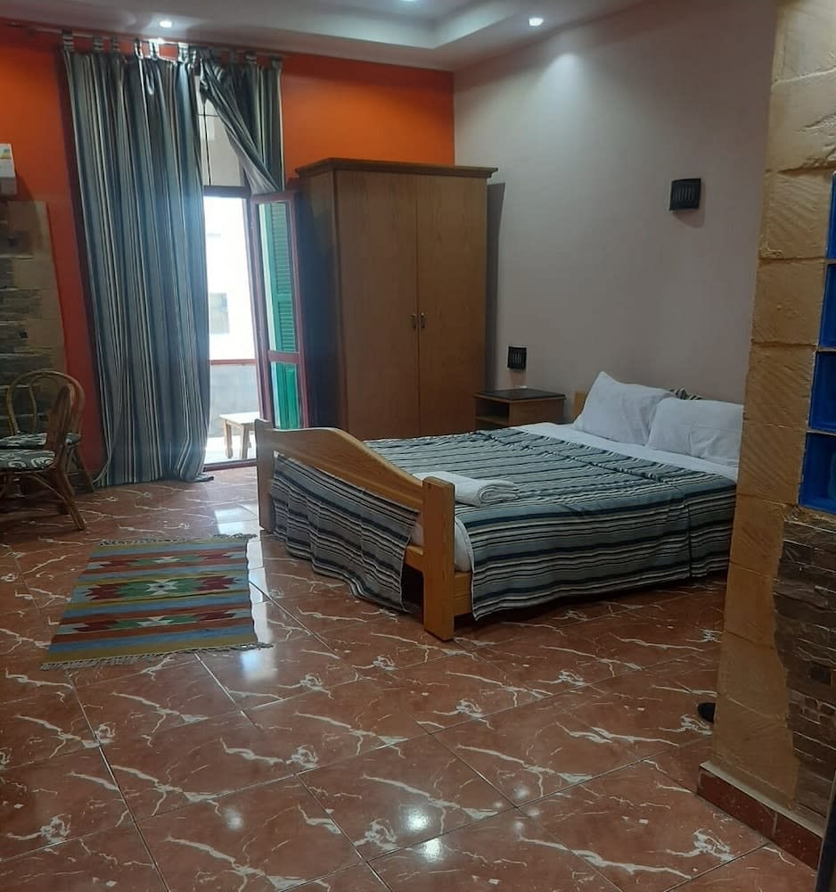 Golden Hotel 2