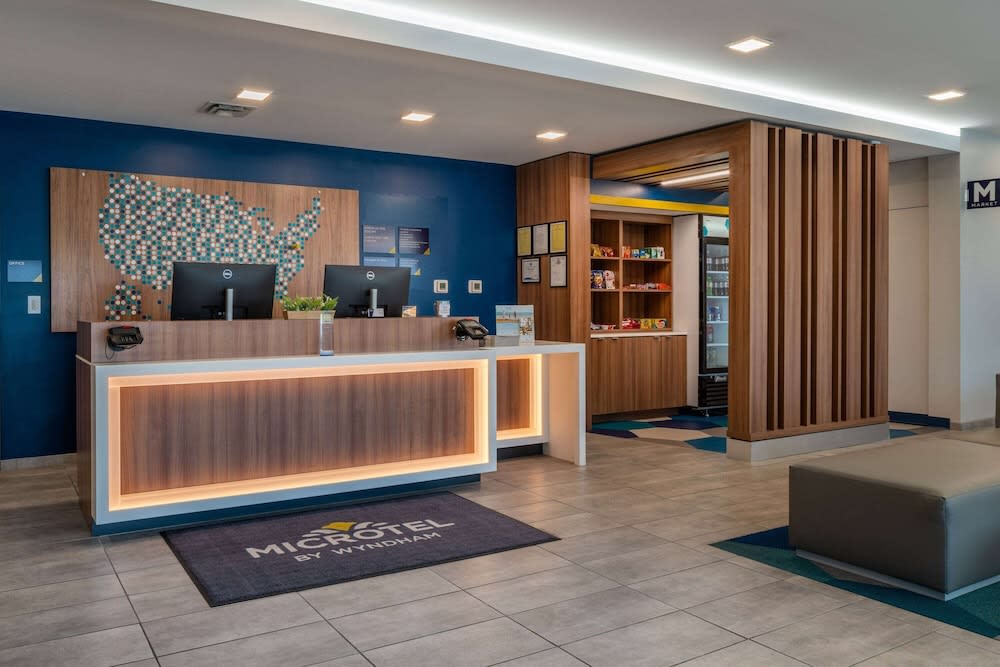 Microtel Inn & Suites by Wyndham Winchester 3