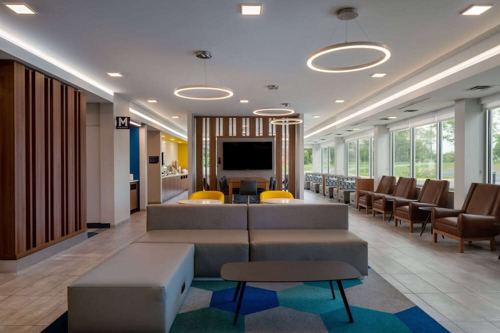 Microtel Inn & Suites by Wyndham Winchester 5