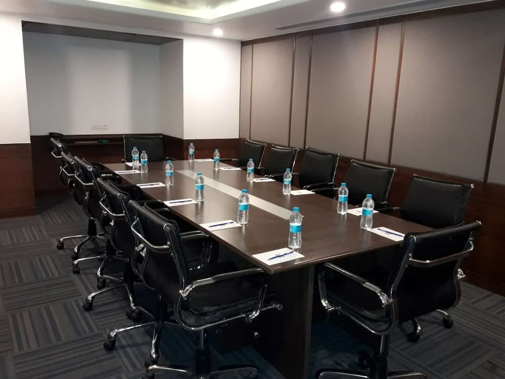 Nirwana Hometel Jaipur- A Sarovar Hotel 1