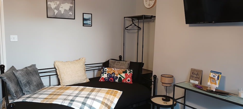 Apartment - Sleeps 5 Free parking & Sun terrace 2