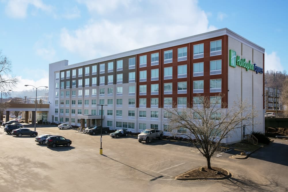 Holiday Inn Express CHARLESTON-CIVIC CENTER by IHG 1