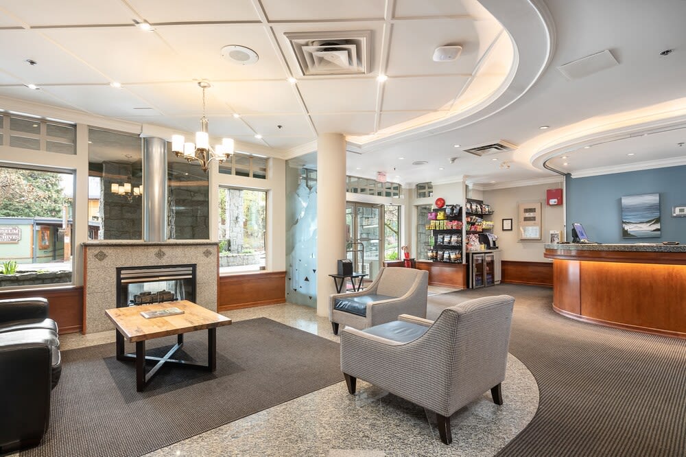 Pinnacle Hotel Whistler 2