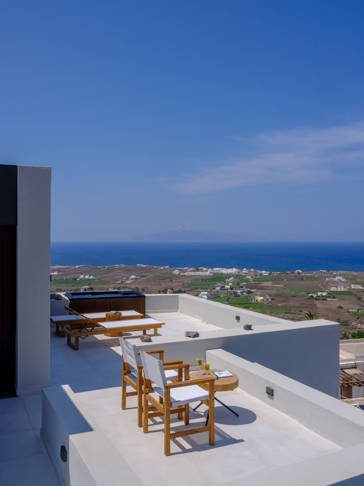 Ryolithos Suites 2
