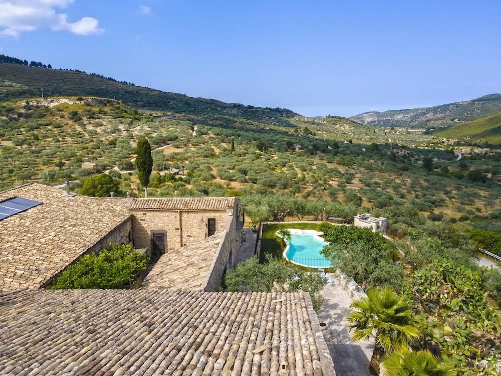 Masseria Fortificata Lo Zafferaneto 1