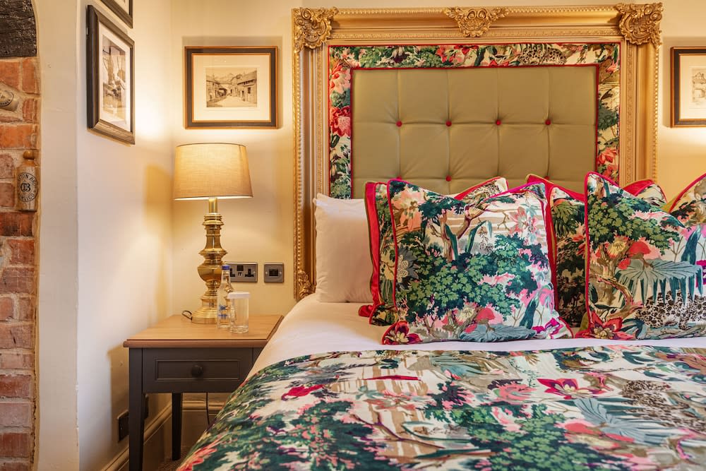 The George Hotel, Amesbury, Wiltshire - The Coaching Inn Group 2