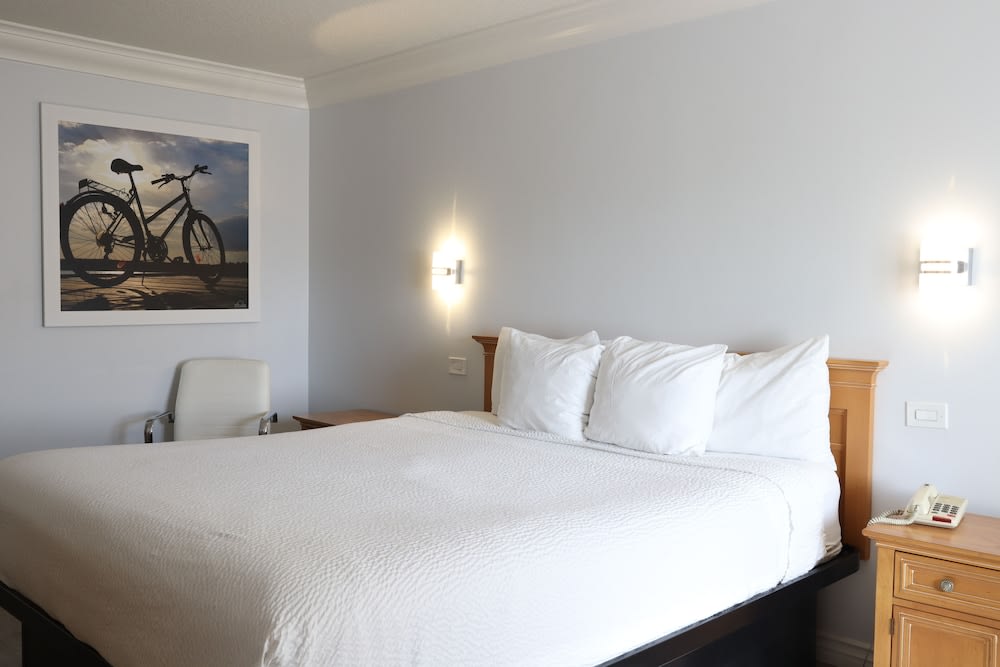 Days Inn by Wyndham Near City Of Hope 3