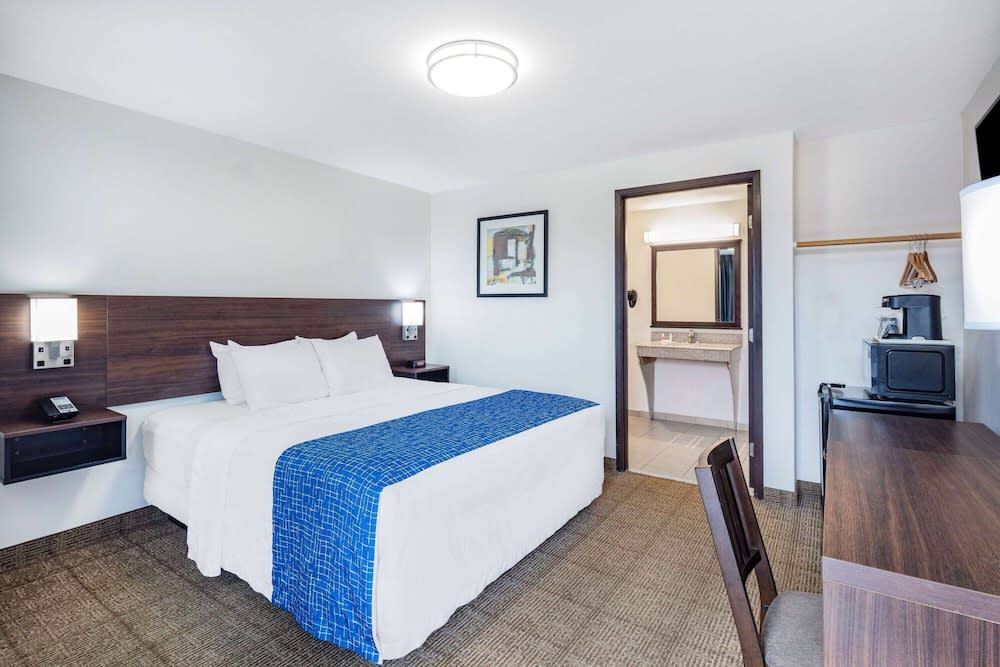 Travelodge by Wyndham Newport 5