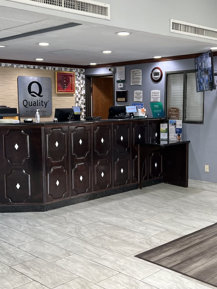 Quality Inn Merriam Kansas City 2