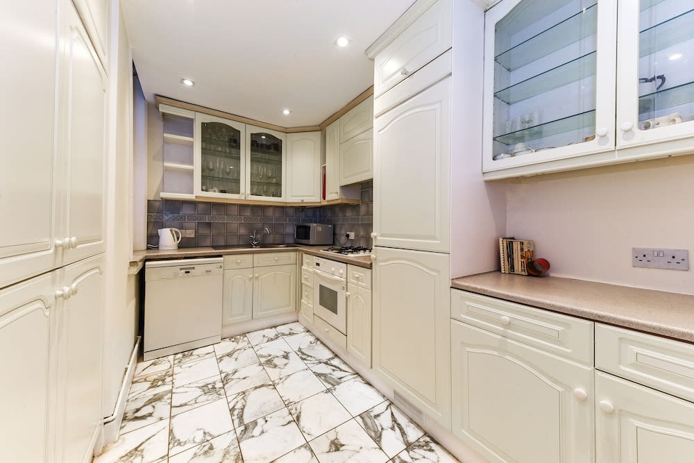 Kensington Queens Gate Apartment 2