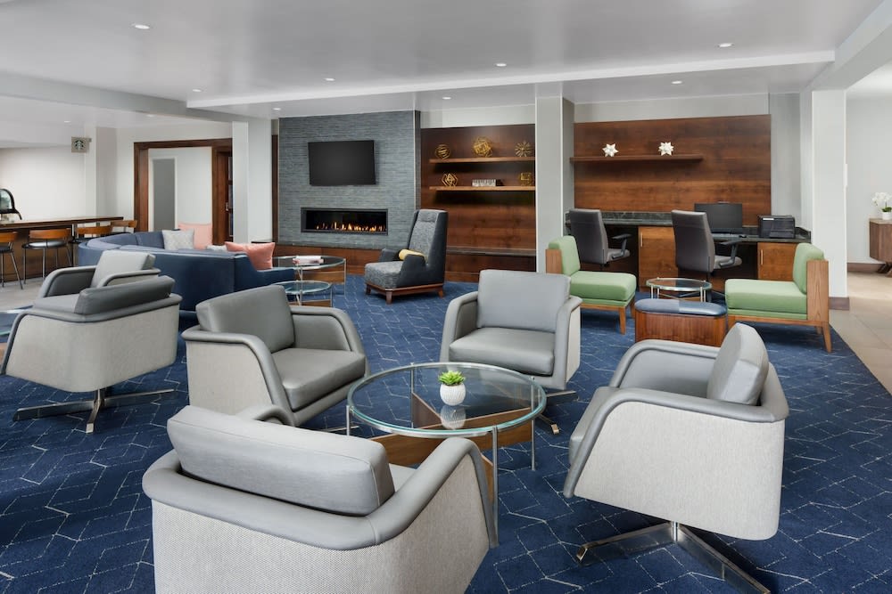Courtyard by Marriott Manchester-Boston Regional Airport 2