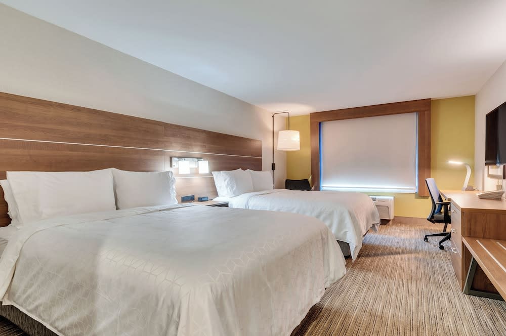 Holiday Inn Express & Suites, Lake Elsinore, an IHG Hotel, Lake