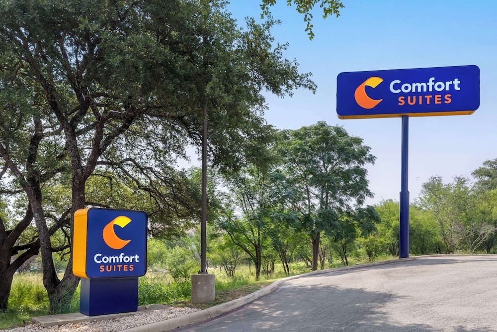 Comfort Suites Medical Center near Six Flags 1