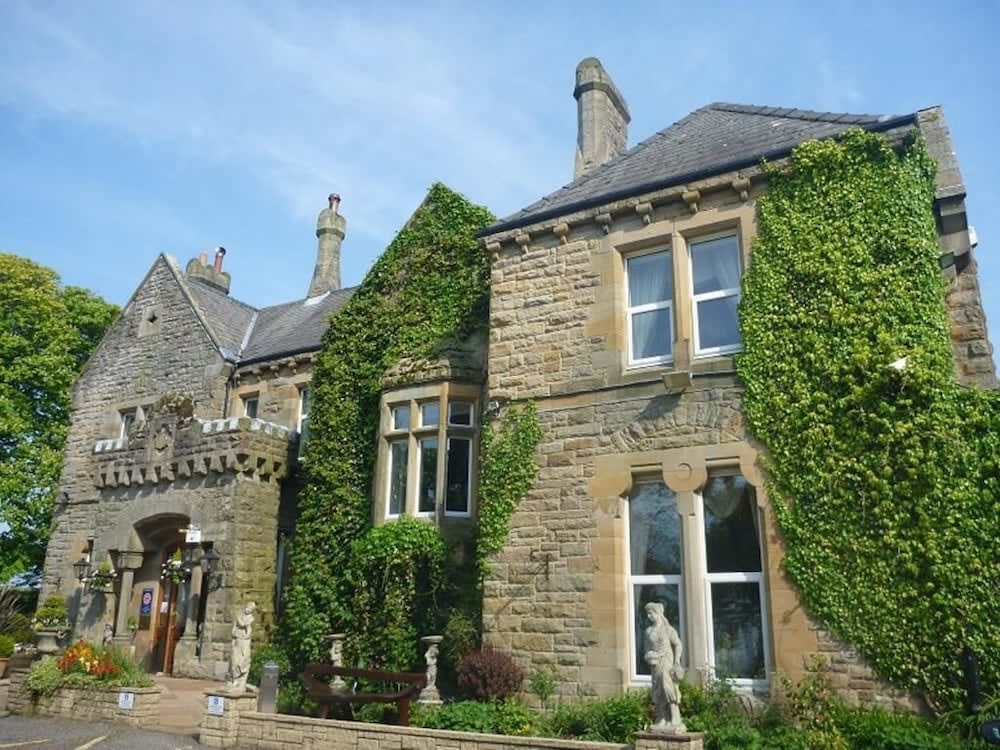 Hunday Manor Country House Hotel 1