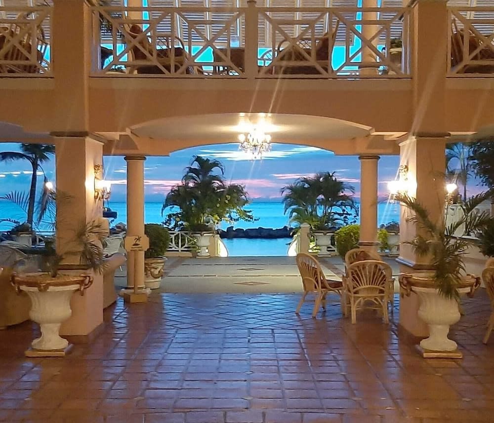 Coco Reef Resort & Spa 2