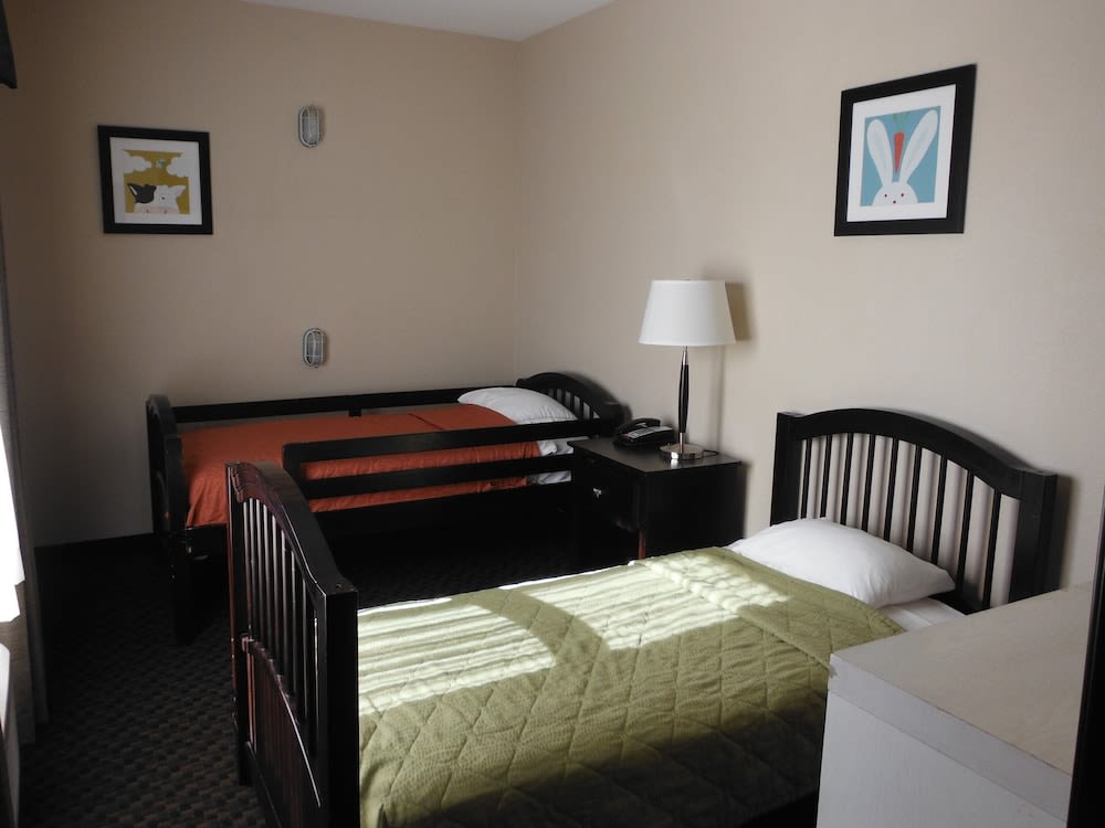 Holiday Inn Express & Suites CLINTON by IHG 2