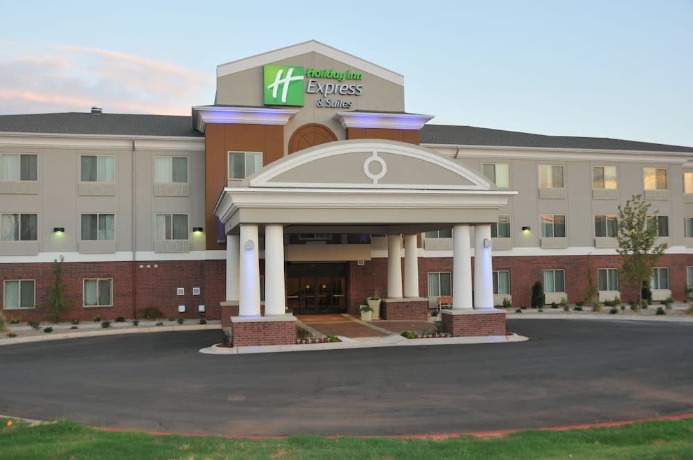 Holiday Inn Express & Suites CLINTON by IHG 1