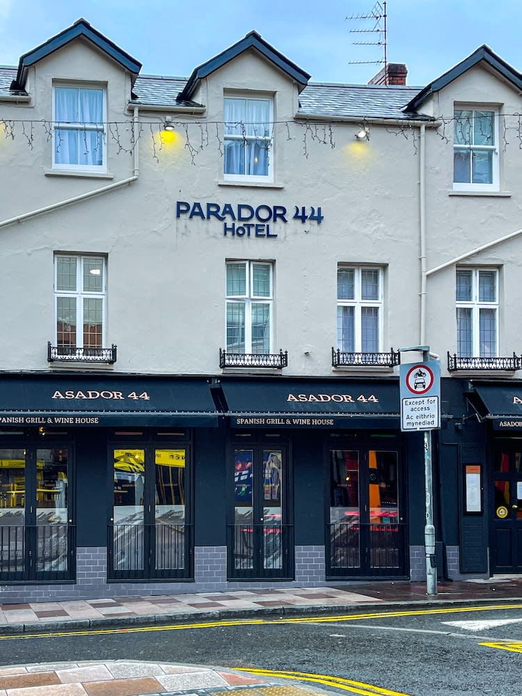 Parador 44 1