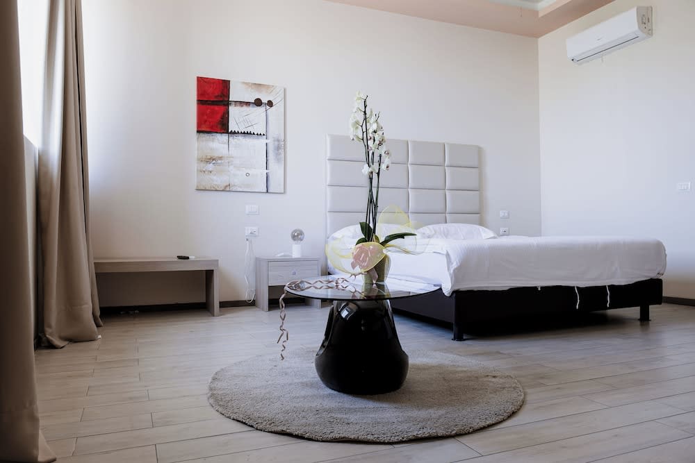 Queen Hotel 2