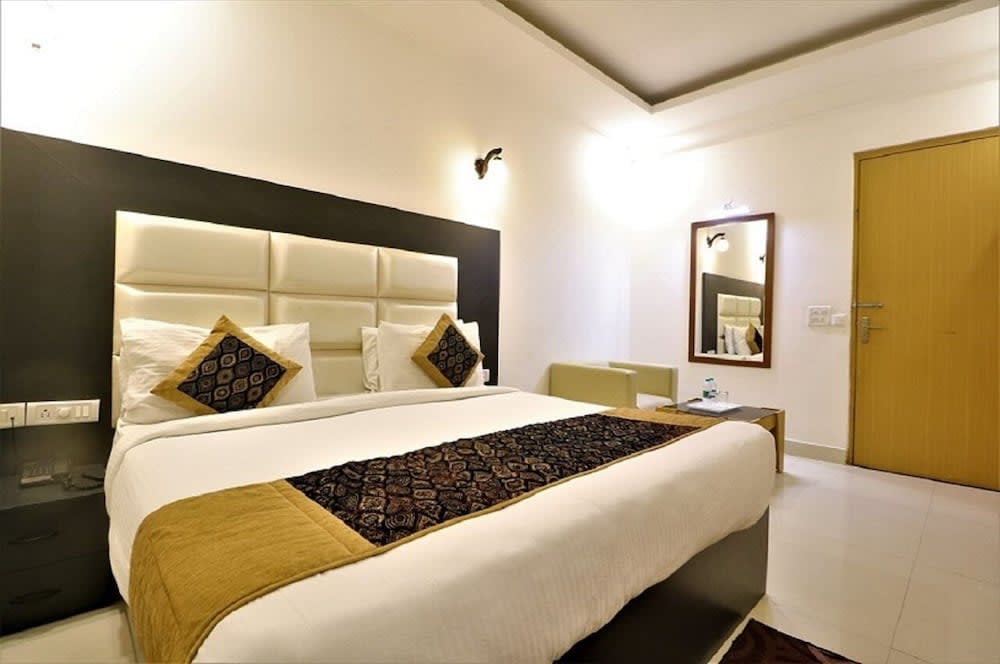 Airport Hotel J P Palace 1