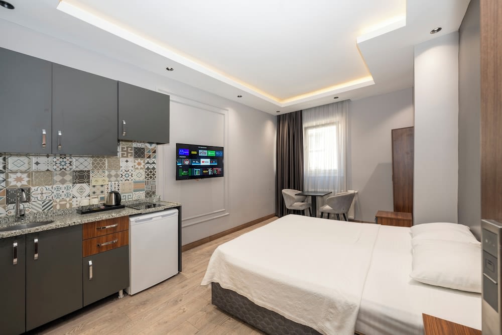 Comfort Suites Hotel 1