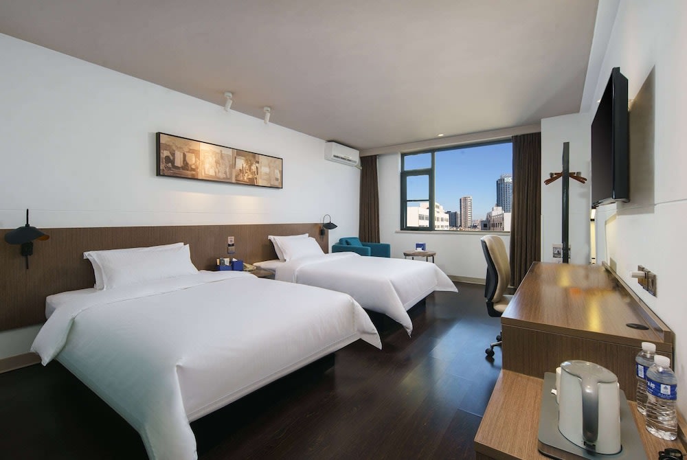Microtel by Wyndham Kunming City Center 1