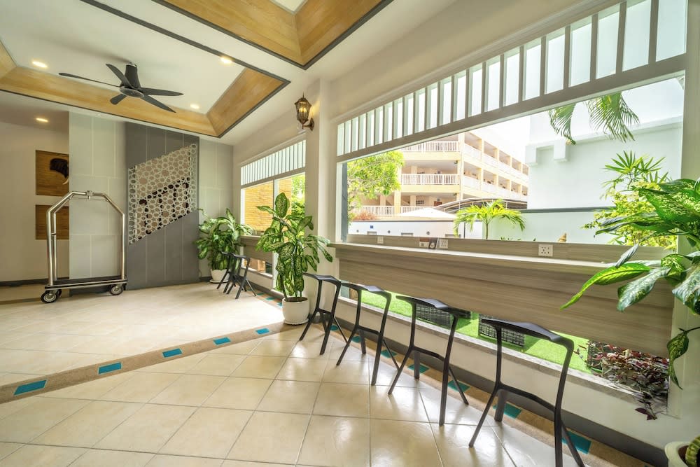 La Vintage Resort - Patong, Phuket 2