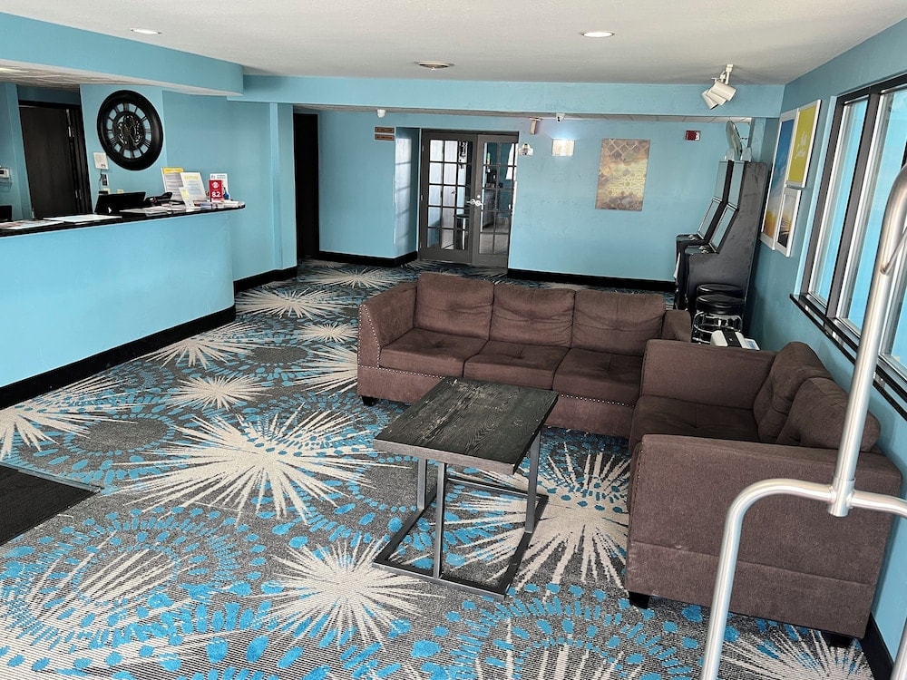 Days Inn by Wyndham Neenah 4